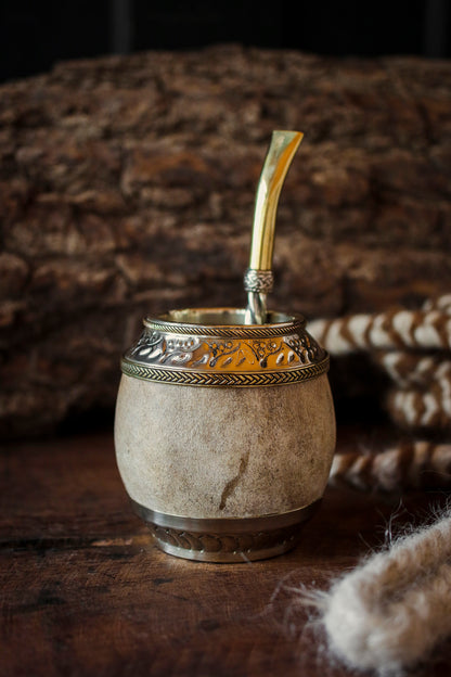 Torpedo criollo de cuero, bronce y alpaca con Bombilla