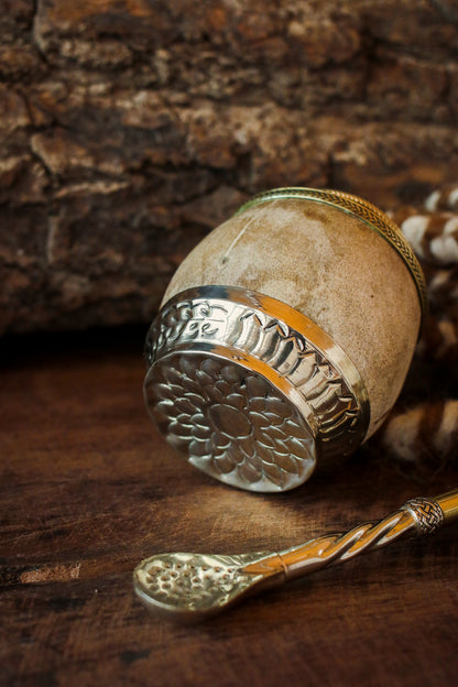 Torpedo criollo de cuero, bronce y alpaca con Bombilla