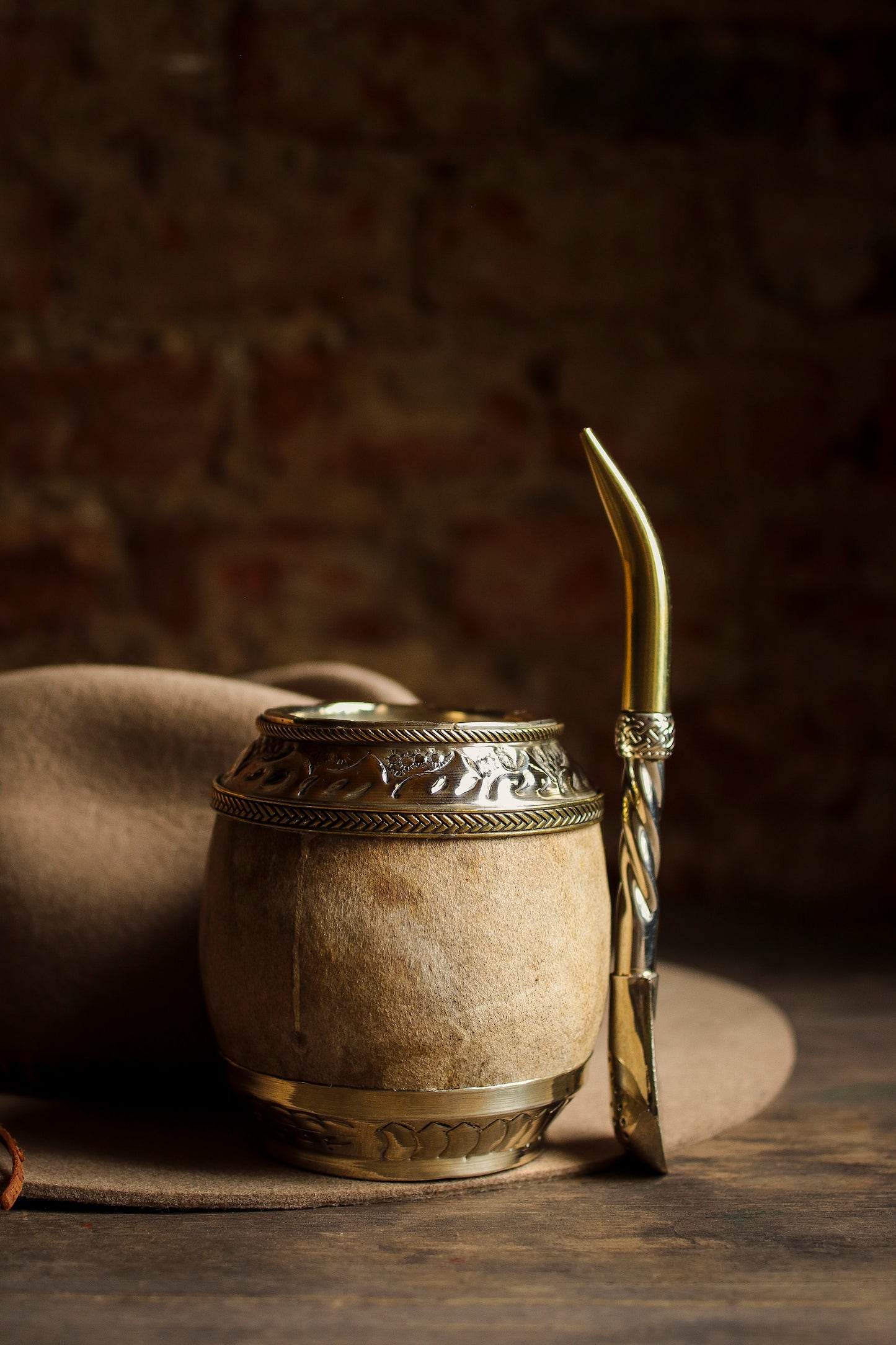 Torpedo criollo de cuero, bronce y alpaca con Bombilla