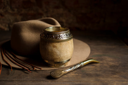 Torpedo criollo de cuero, bronce y alpaca con Bombilla