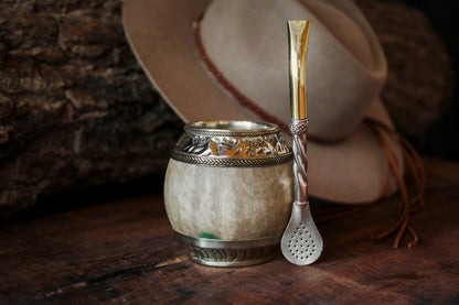 Torpedo criollo de cuero, bronce y alpaca con Bombilla