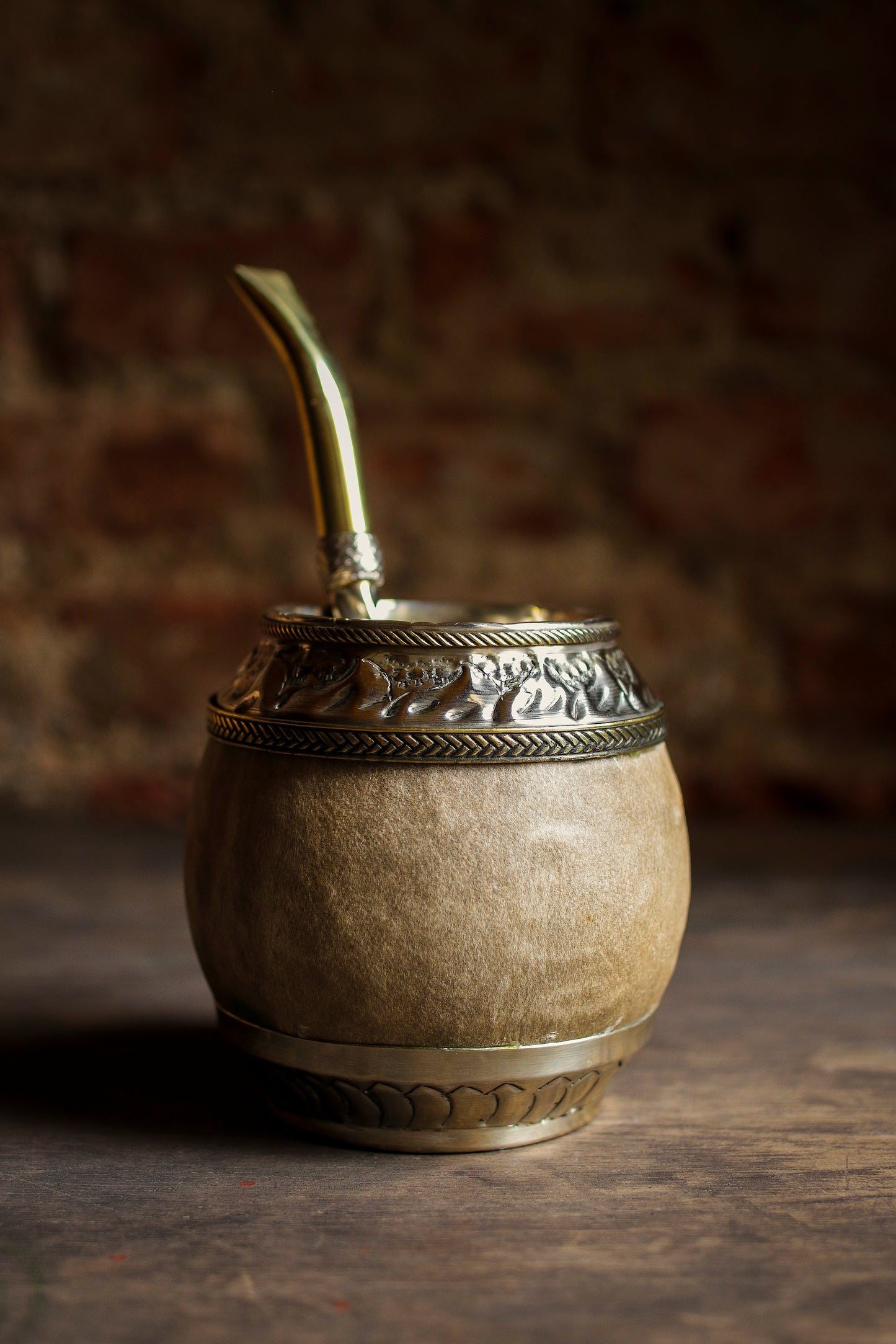 Torpedo criollo de cuero, bronce y alpaca con Bombilla