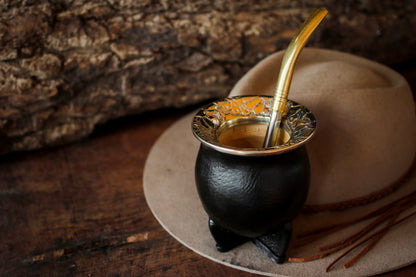 Mate de Cuero y Alpaca con Bombilla