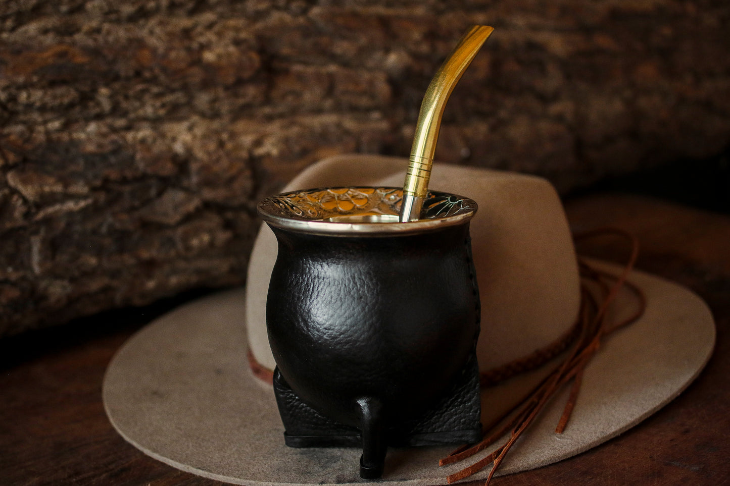 Mate de Cuero y Alpaca con Bombilla