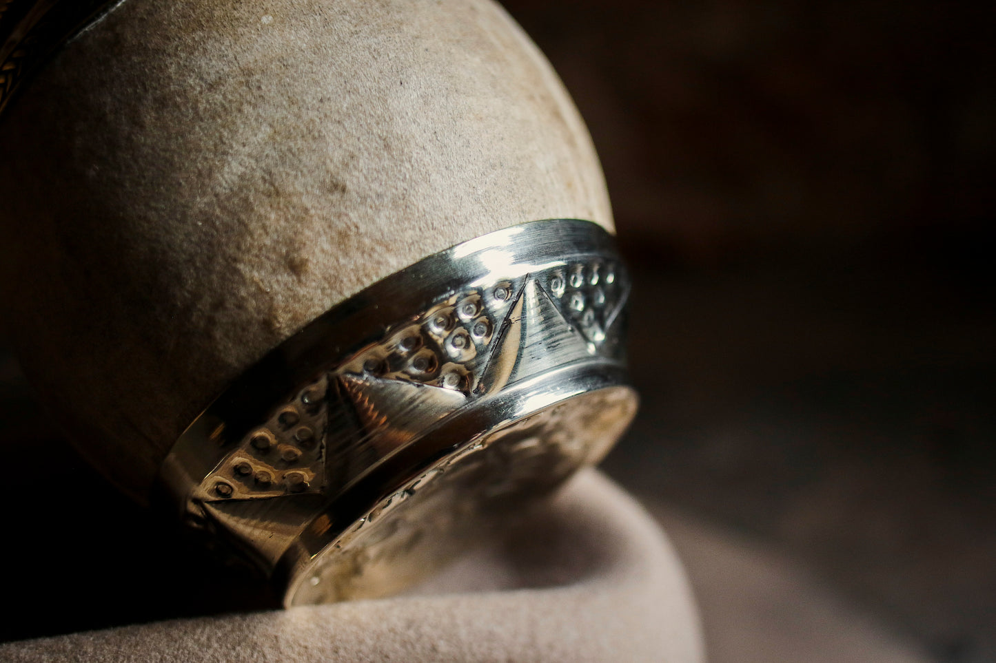 Torpedo criollo de cuero, bronce y alpaca con Bombilla