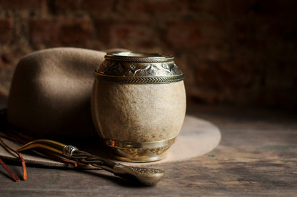 Torpedo criollo de cuero, bronce y alpaca con Bombilla