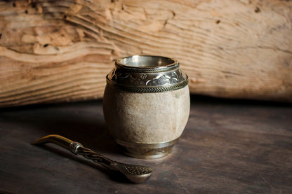 Torpedo criollo de cuero, bronce y alpaca con Bombilla