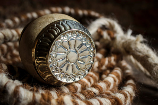 Mate criollo de cuero, bronce y alpaca con Bombilla