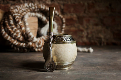 Mate criollo de cuero, bronce y alpaca con Bombilla