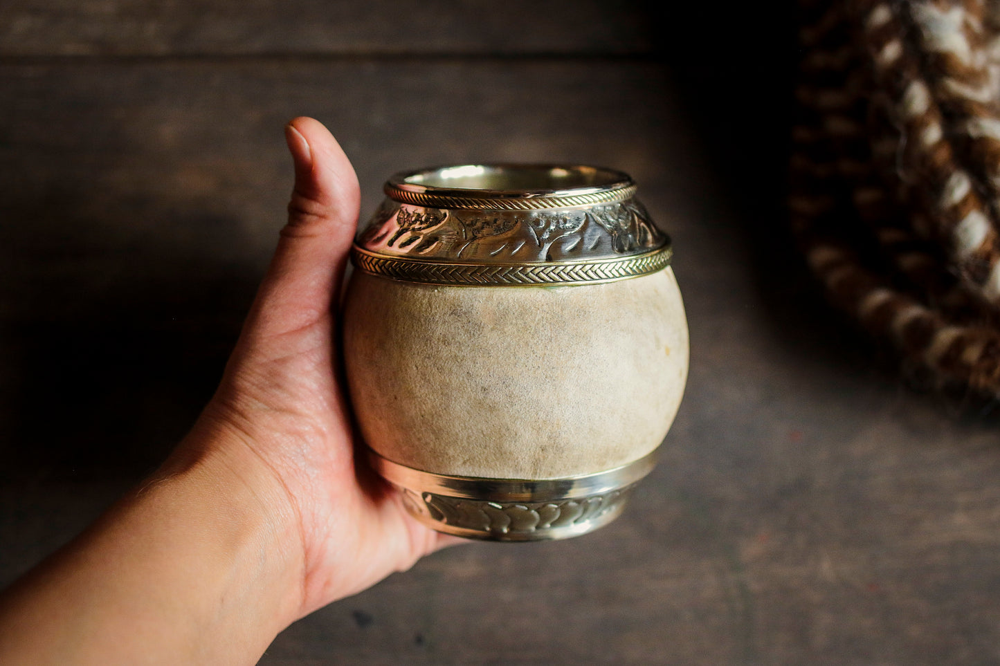 Mate criollo de cuero, bronce y alpaca con Bombilla