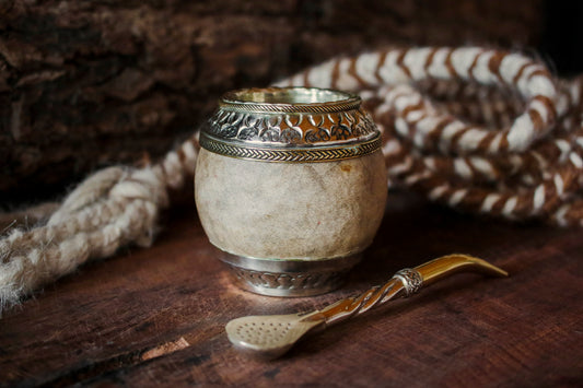 Torpedo criollo de cuero, bronce y alpaca con Bombilla