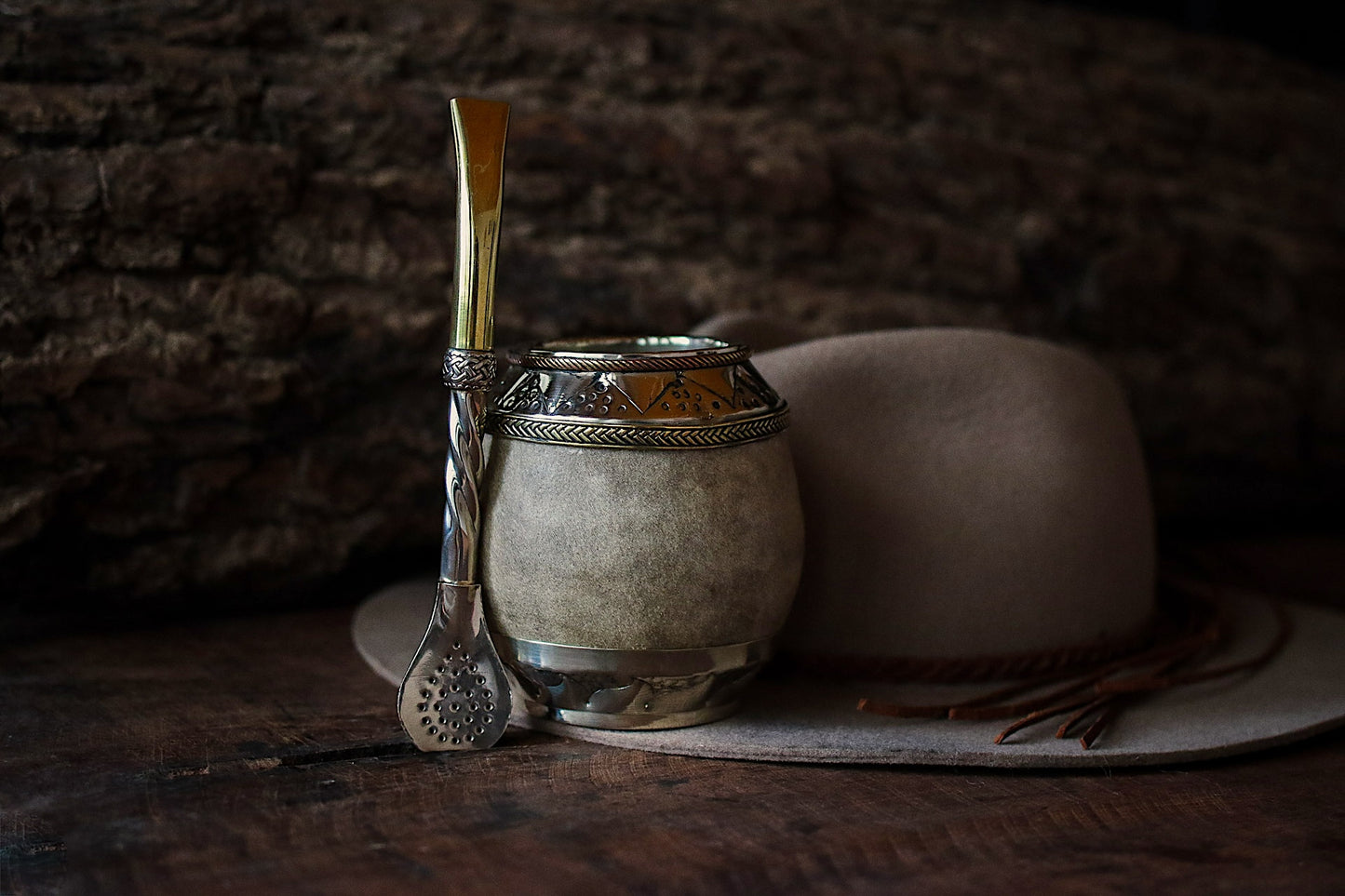 Torpedo criollo de cuero, bronce y alpaca con Bombilla