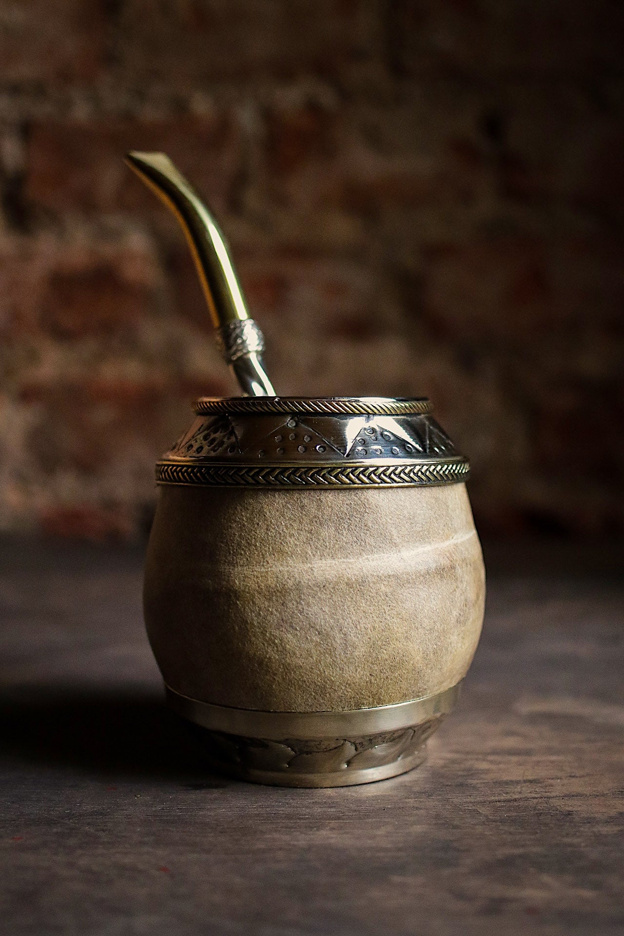 Torpedo criollo de cuero, bronce y alpaca con Bombilla