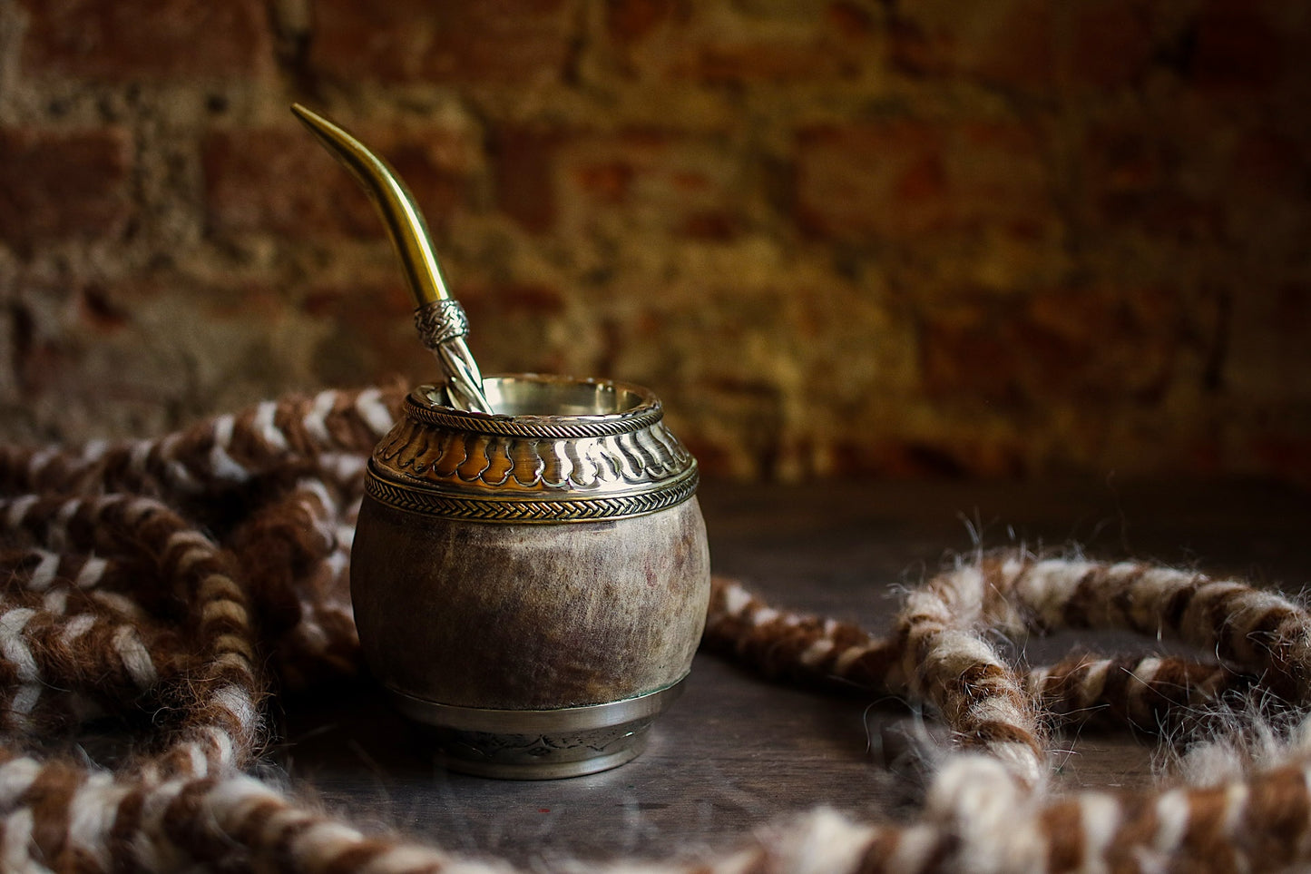 Torpedo criollo de cuero, bronce y alpaca con Bombilla