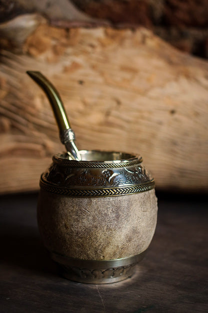 Torpedo criollo de cuero, bronce y alpaca con Bombilla