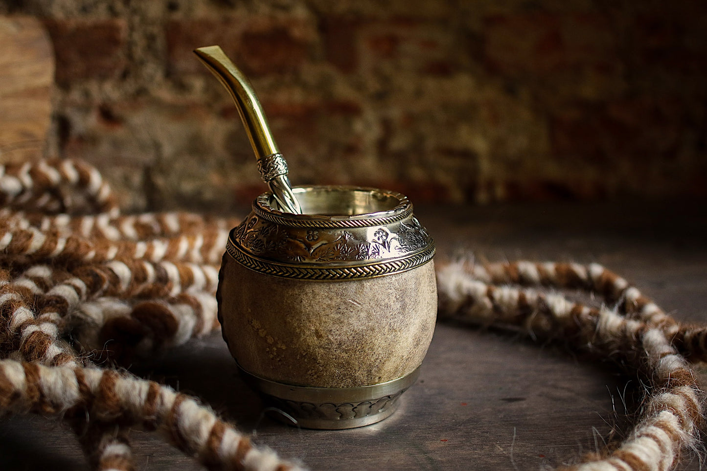 Torpedo criollo de cuero, bronce y alpaca con Bombilla
