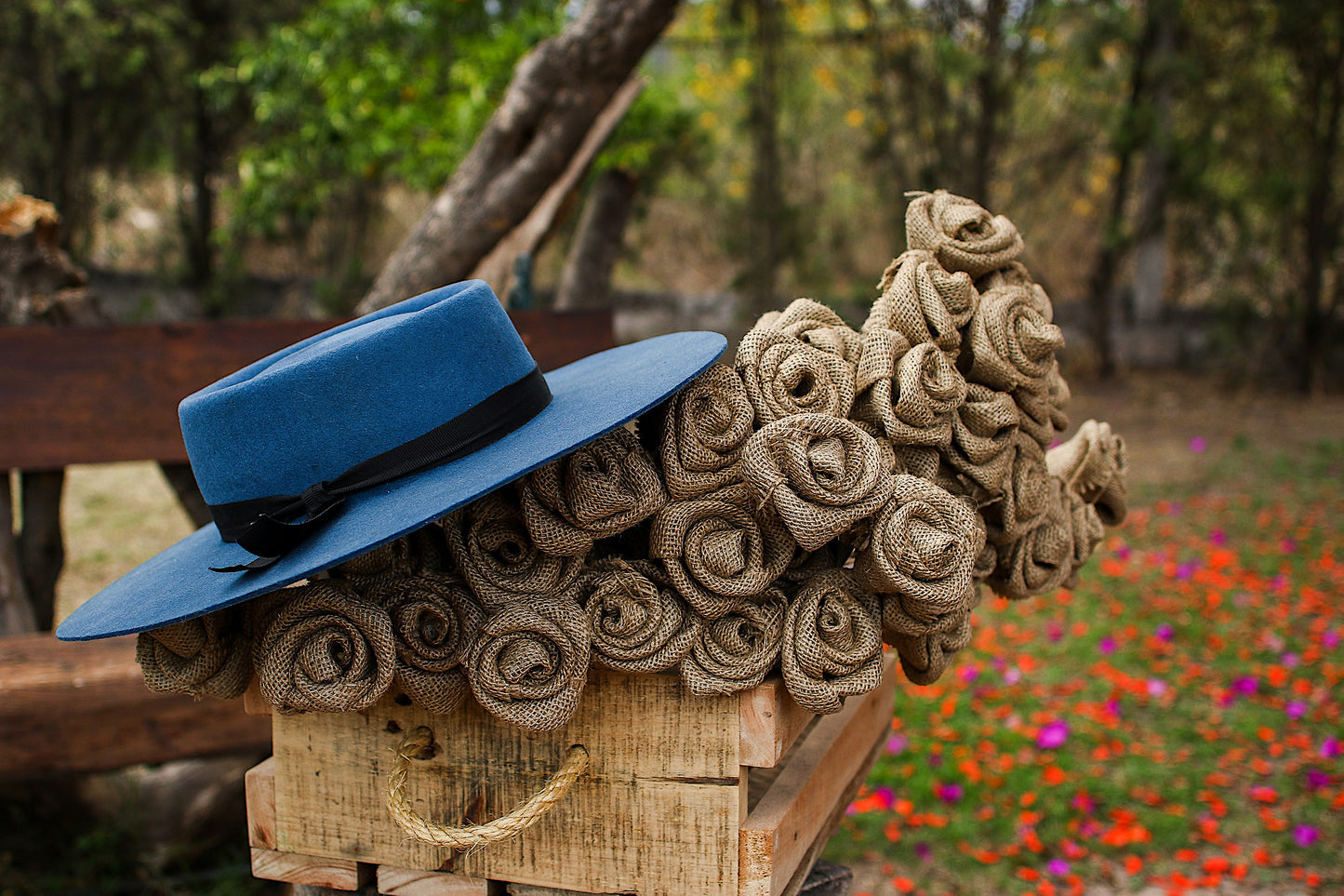 Rosas de Yute en Caja de Madera