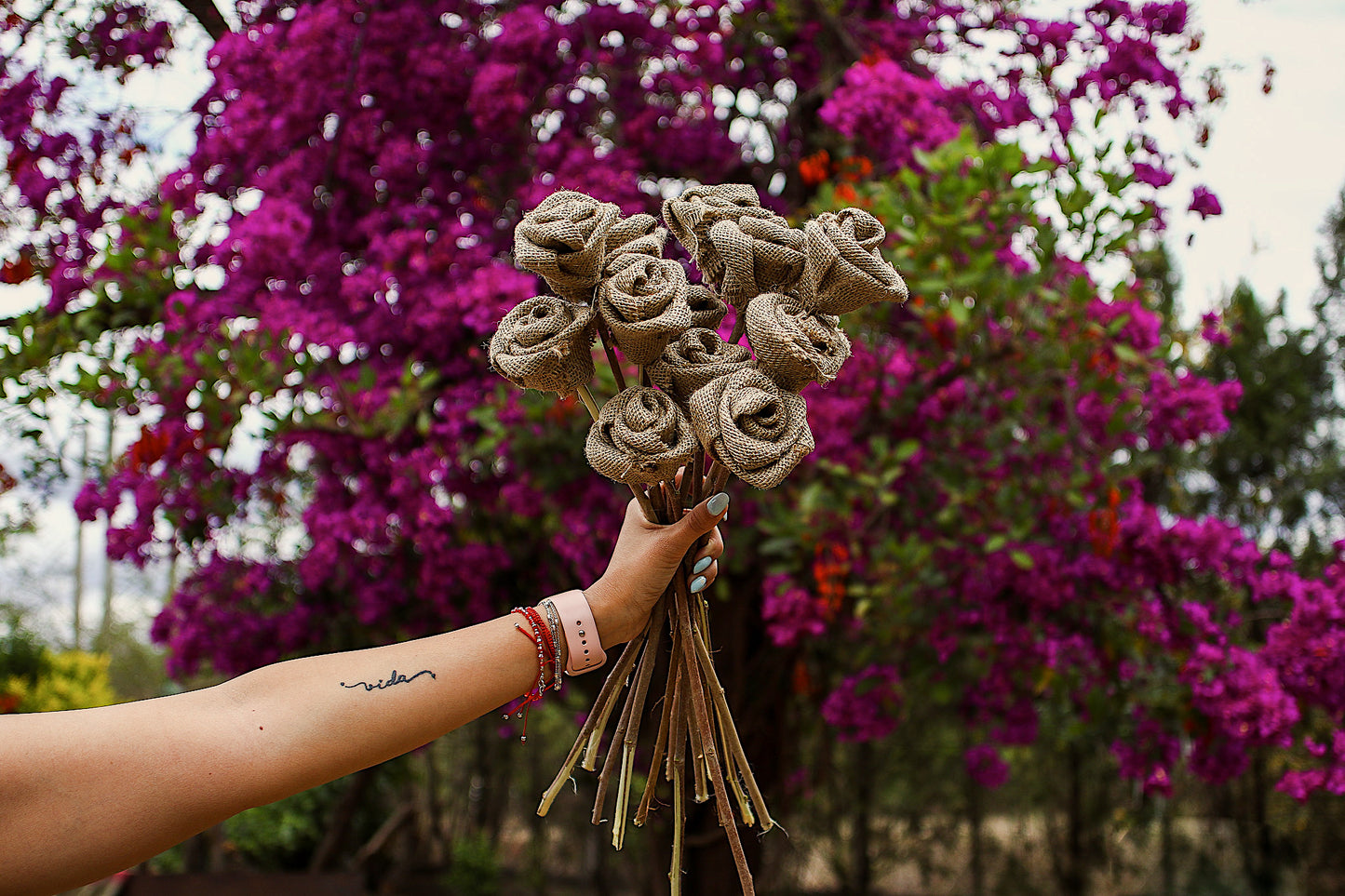 Rosas de Yute en Caja de Madera