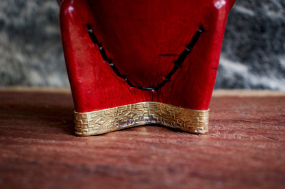 Imperial Cuero cincelado en Bronce con Bombilla