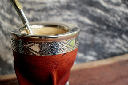 Imperial Cuero cincelado en Alpaca con Bombilla
