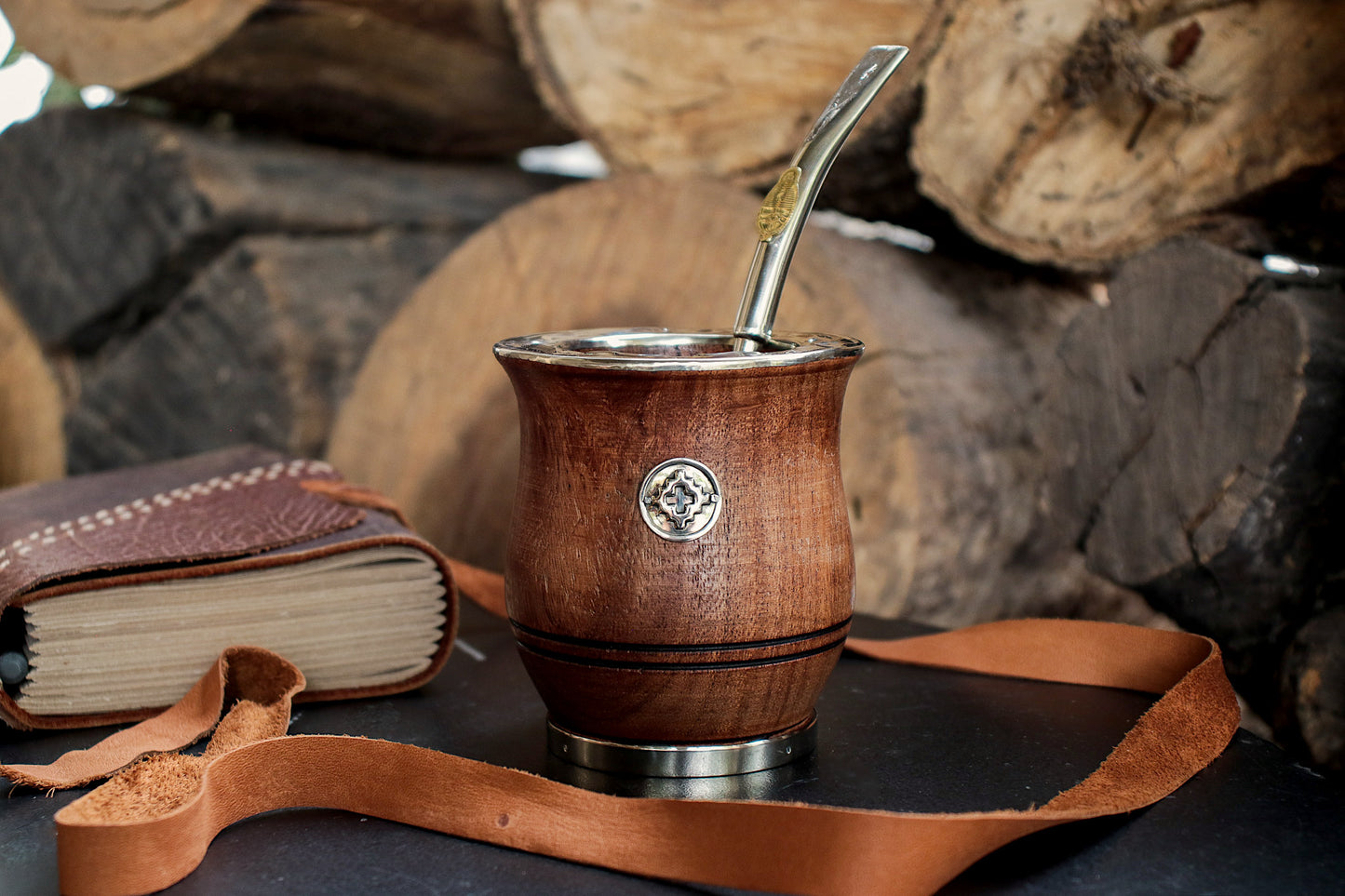 Mate de Algarrobo con Bombilla y Escudo Nacional