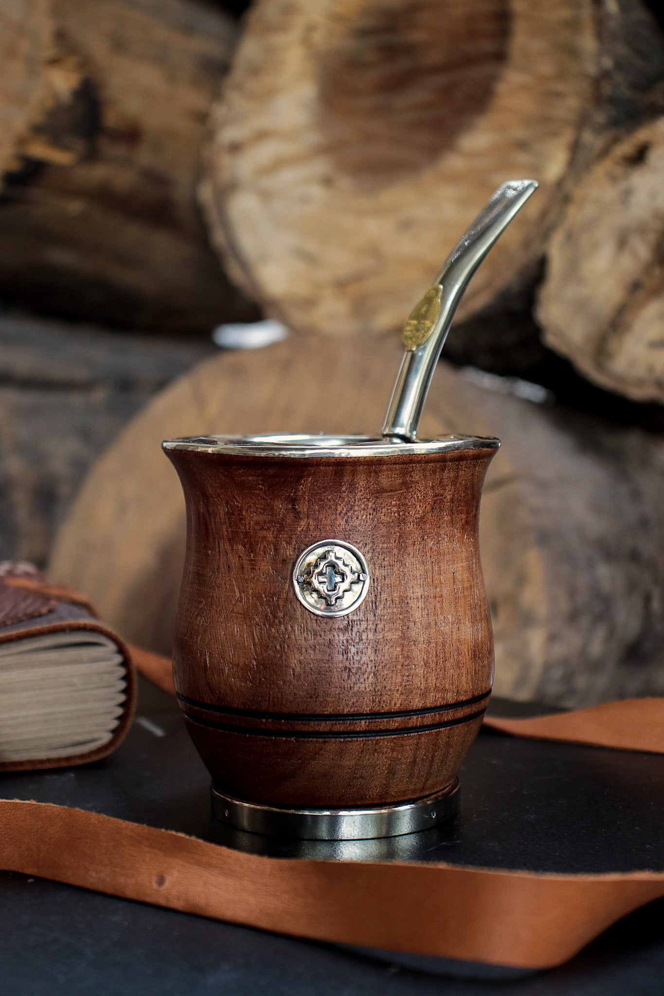 Mate de Algarrobo con Bombilla y Escudo Nacional