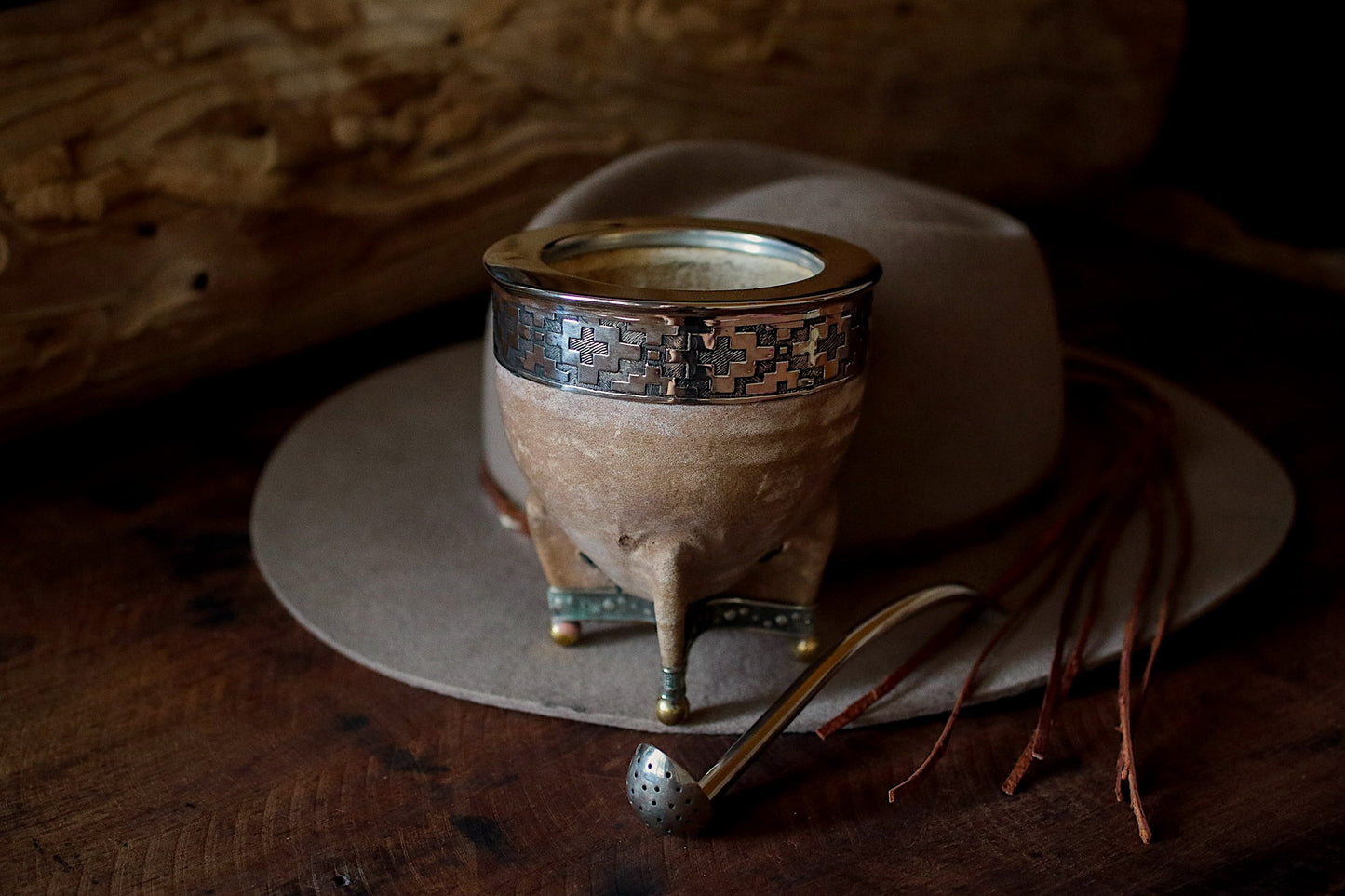 Mate de Cuero con Base de Alpaca y Bronce con Bombilla