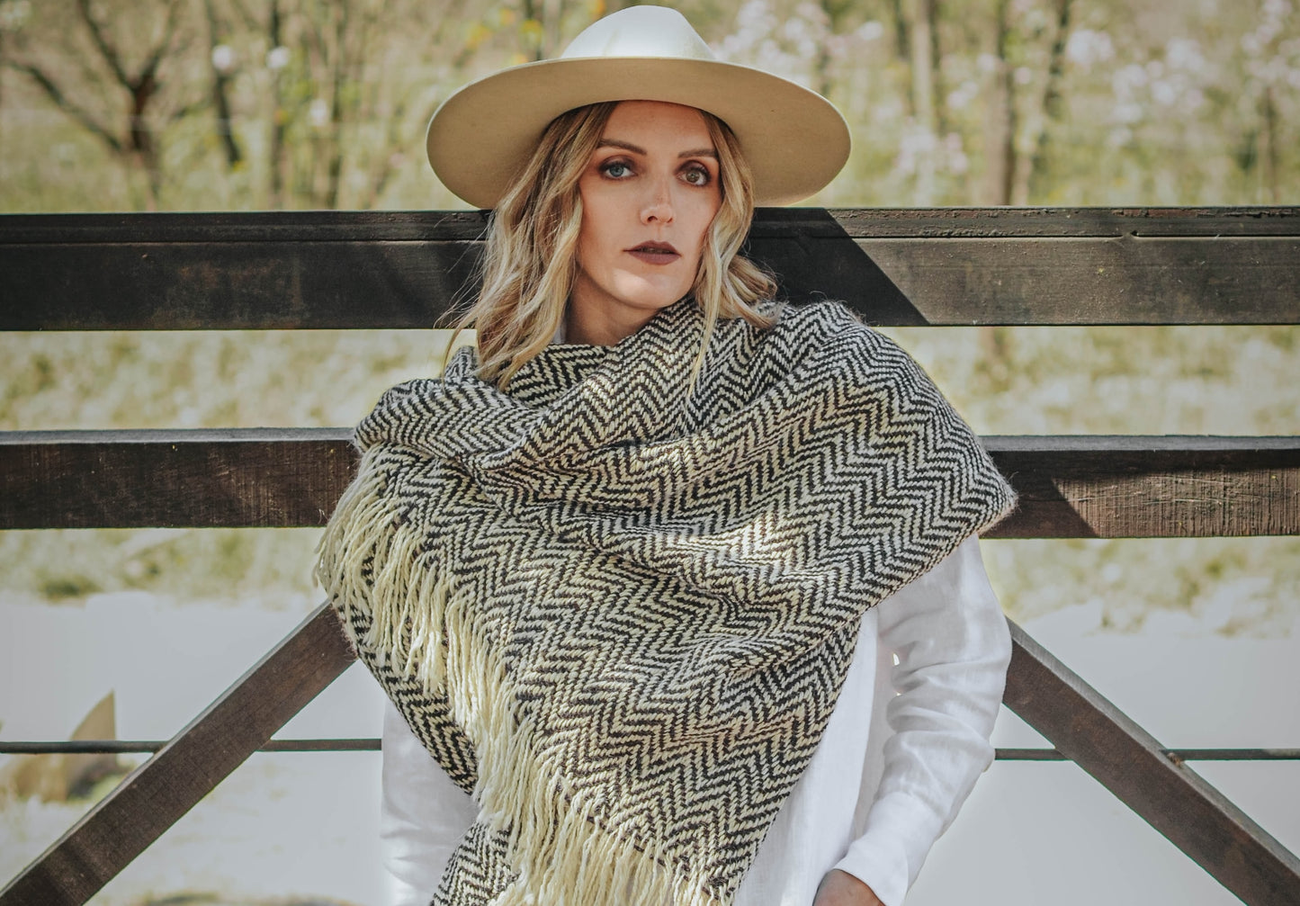 “UQUIA” Blanket Llama Premium Yarn