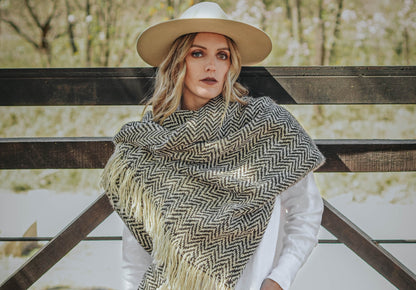 “UQUIA” Blanket Llama Premium Yarn