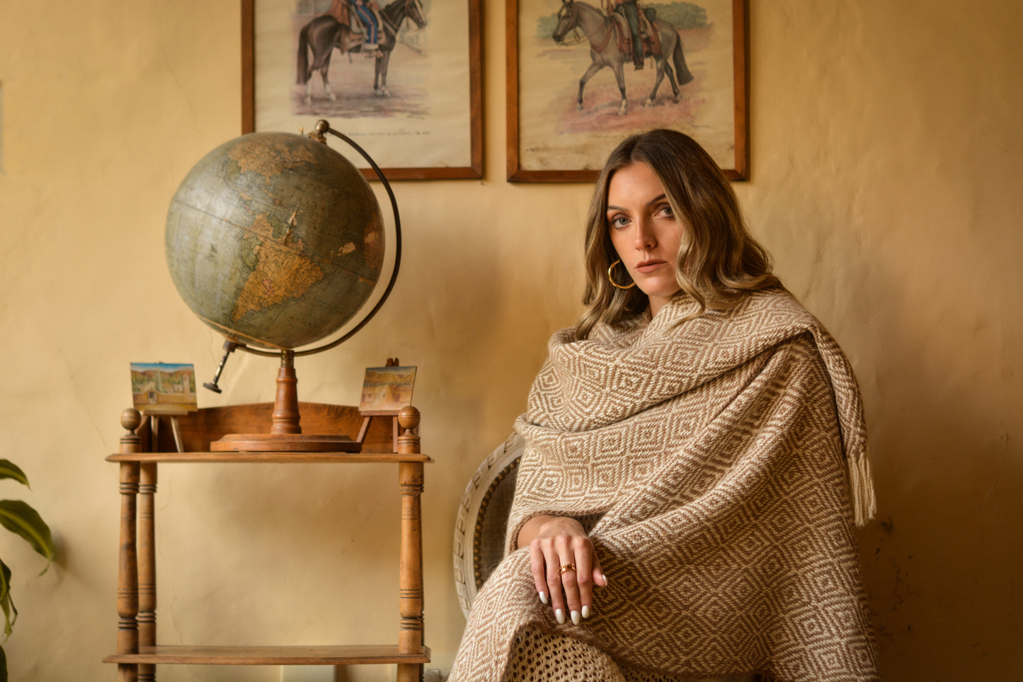 Ruana "Iriarte" Hilos Llama Baby en Telar