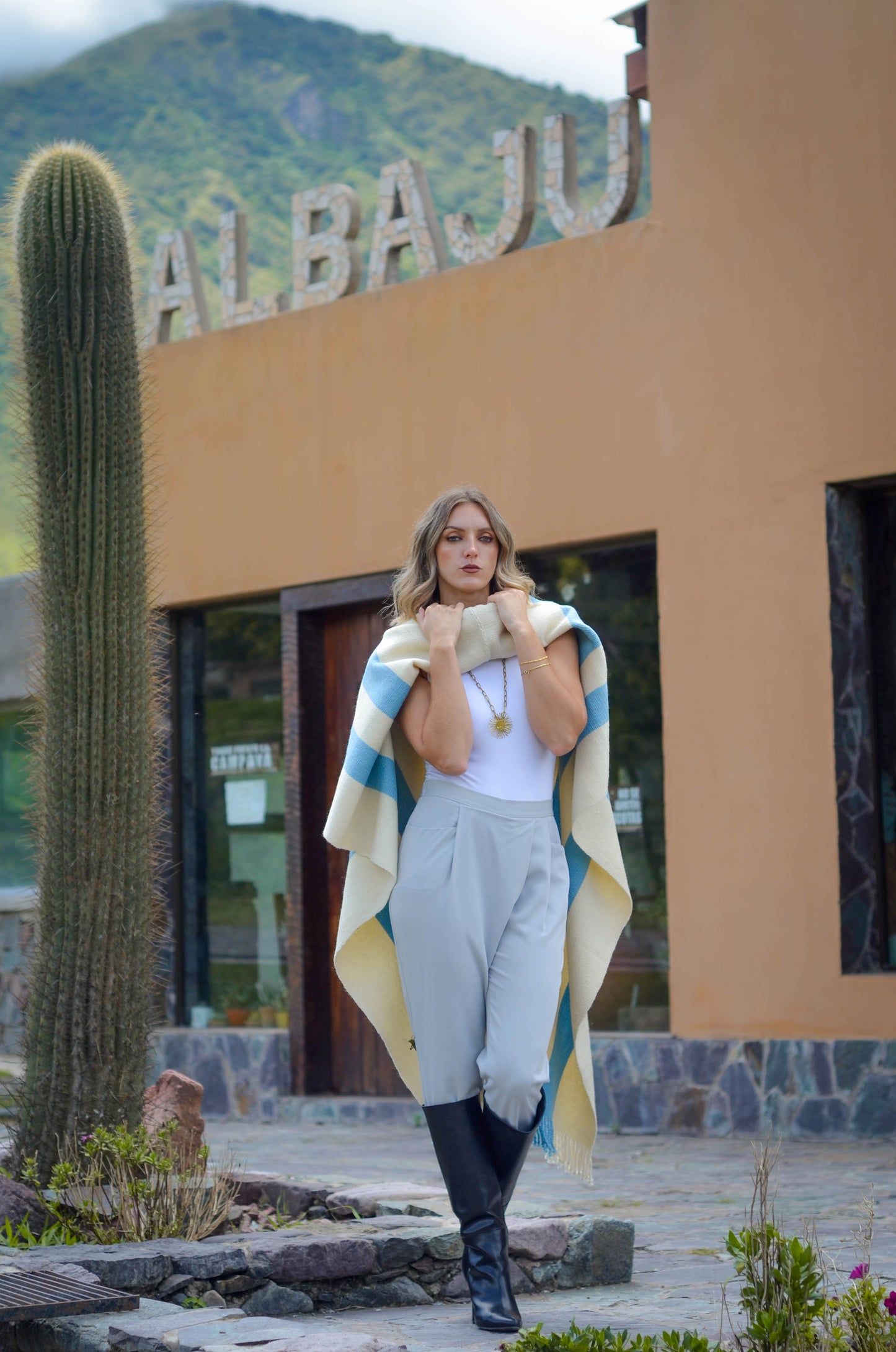 Poncho "Libertad" Obra en Telar Criollo