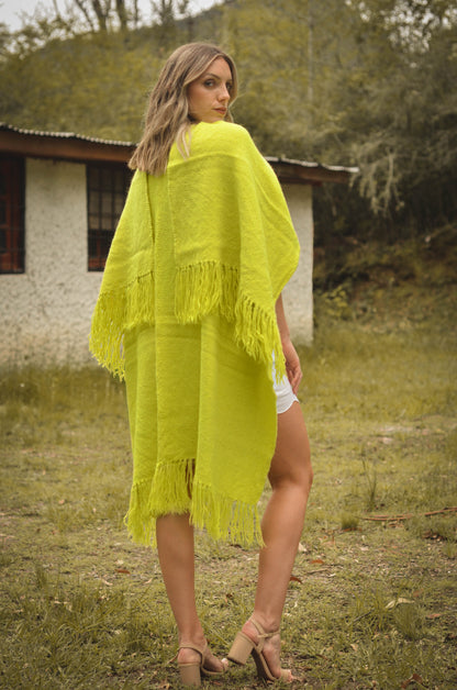 Ruana "Tanat" Hilos de Llama Baby