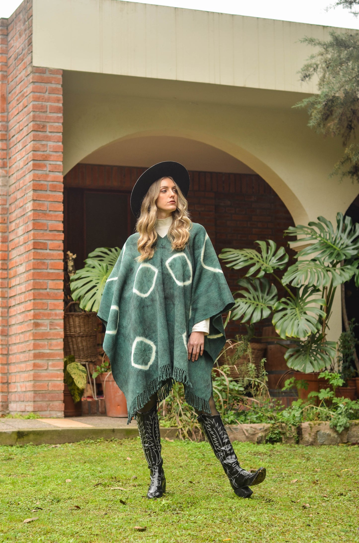 Poncho "Lacrozze" Telar Criollo