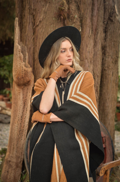 Poncho "Araucana" Obra en Telar Criollo