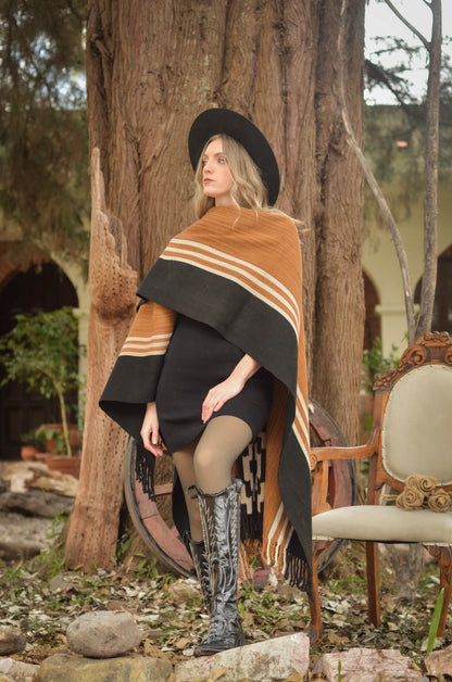 Poncho "Araucana" Obra en Telar Criollo