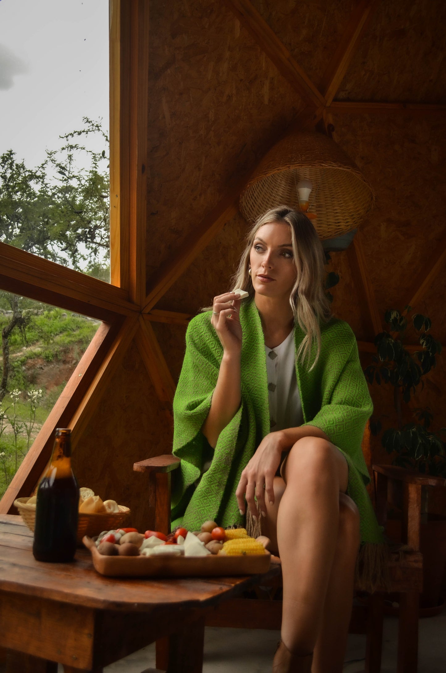 Ruana "Pasacana" Hilos Llama Baby en Telar