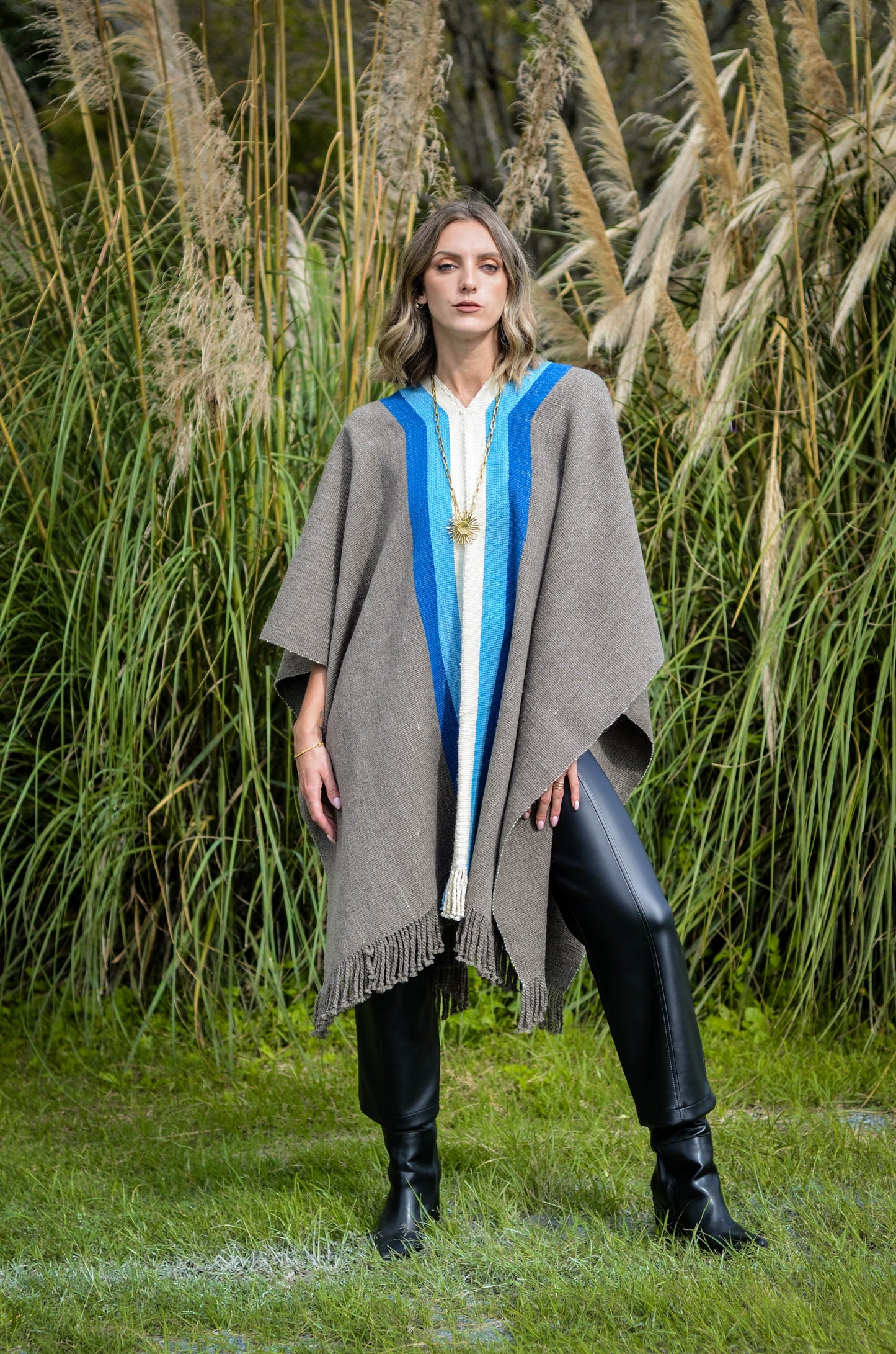 Poncho "Necochea" Telar Criollo