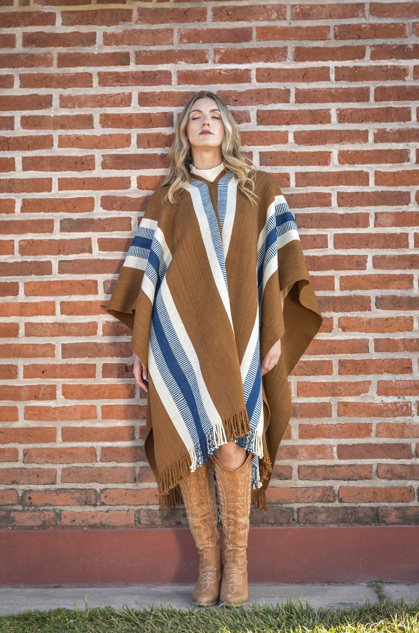 Poncho "Reconquista" Obra en Telar Criollo