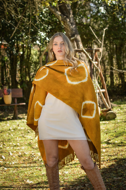 Poncho "Mendizaball" Telar Criollo