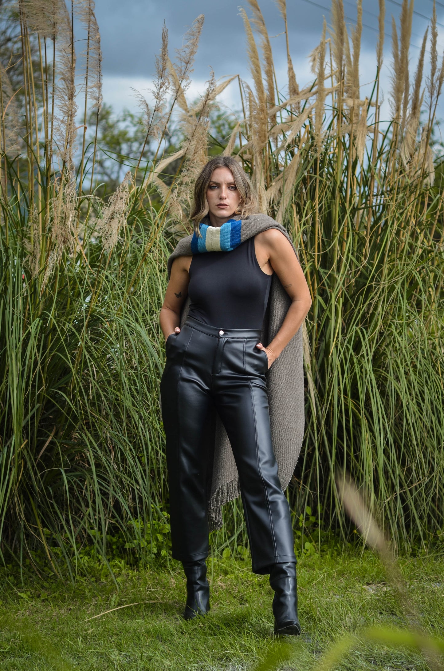 Poncho "Necochea" Telar Criollo