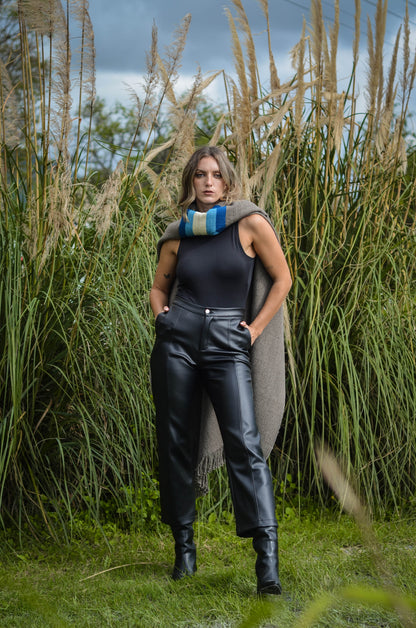 Poncho "Necochea" Telar Criollo