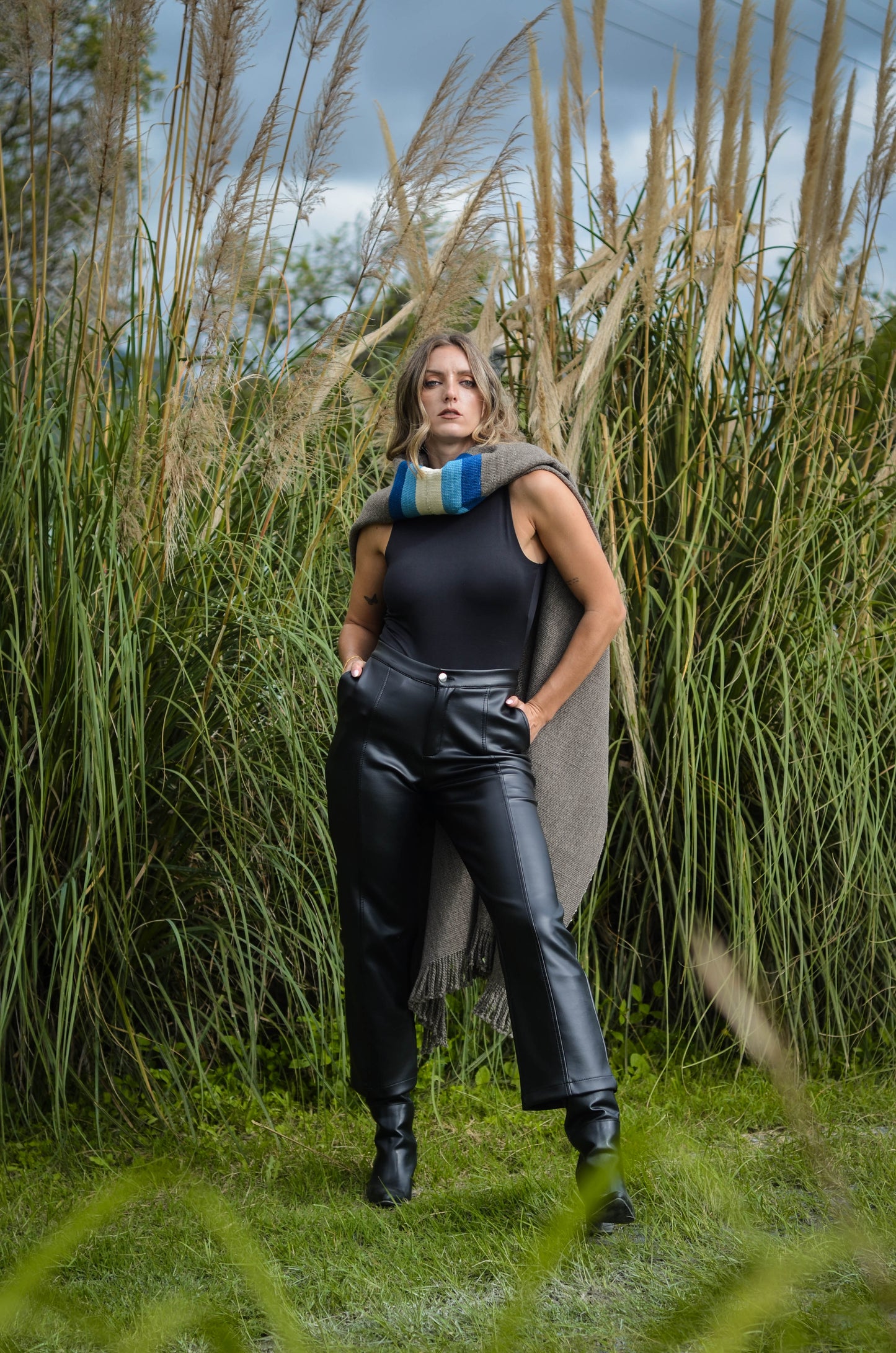 Poncho "Necochea" Telar Criollo