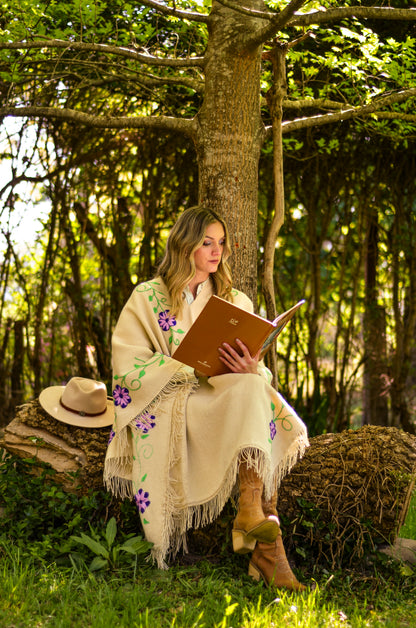 Embroidered Poncho "Concepción" Creole Loom
