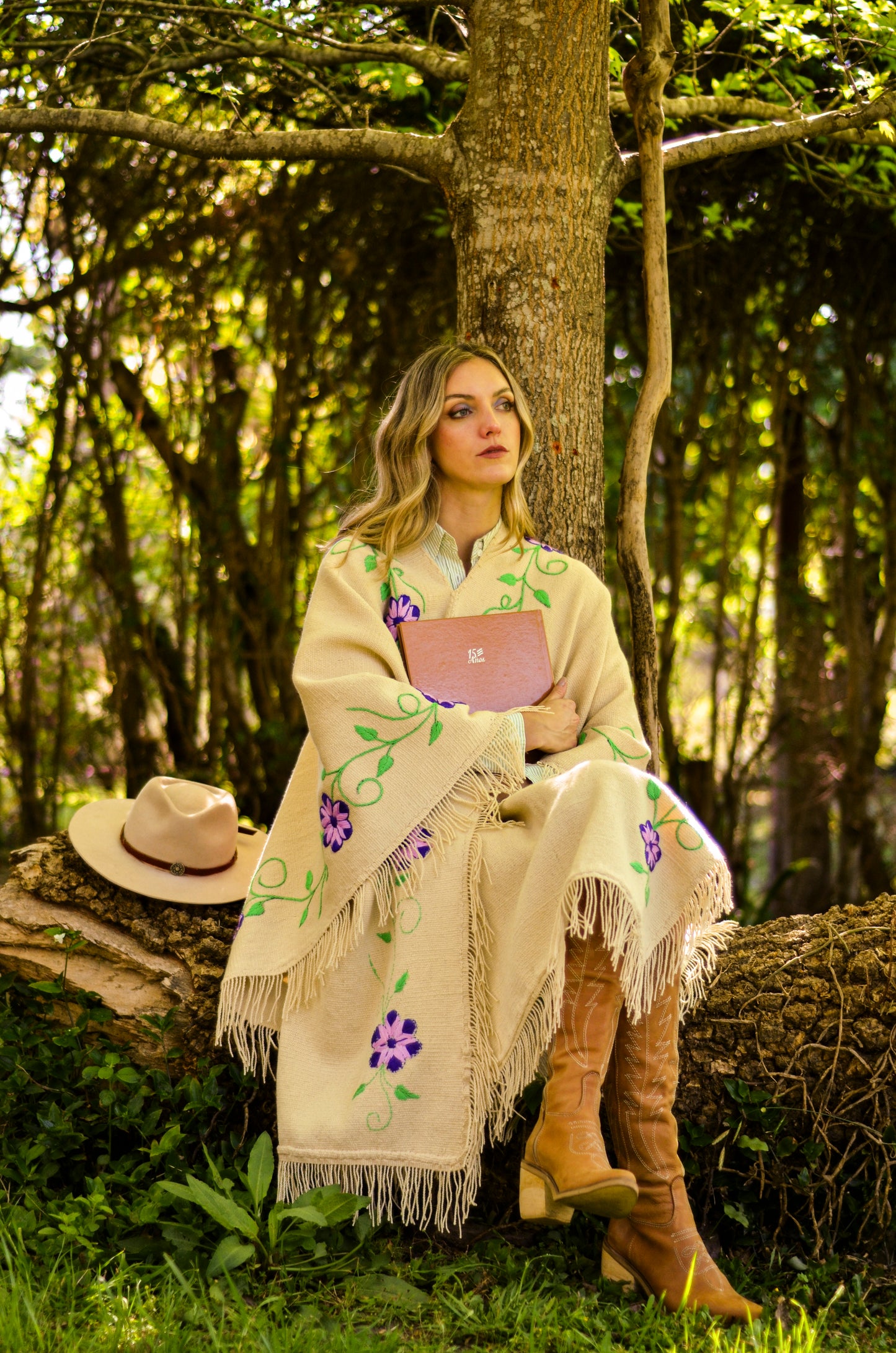 Embroidered Poncho "Concepción" Creole Loom