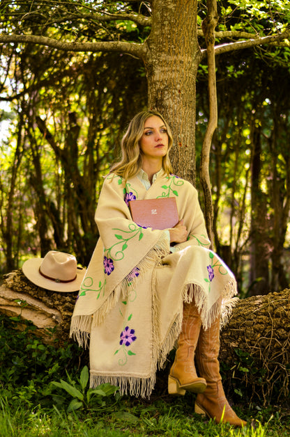 Embroidered Poncho "Concepción" Creole Loom