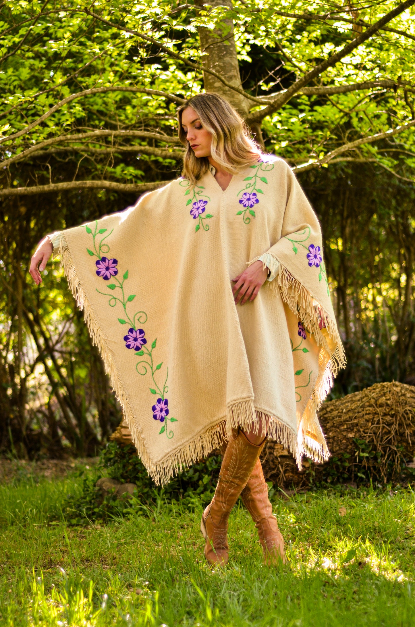 Embroidered Poncho "Concepción" Creole Loom