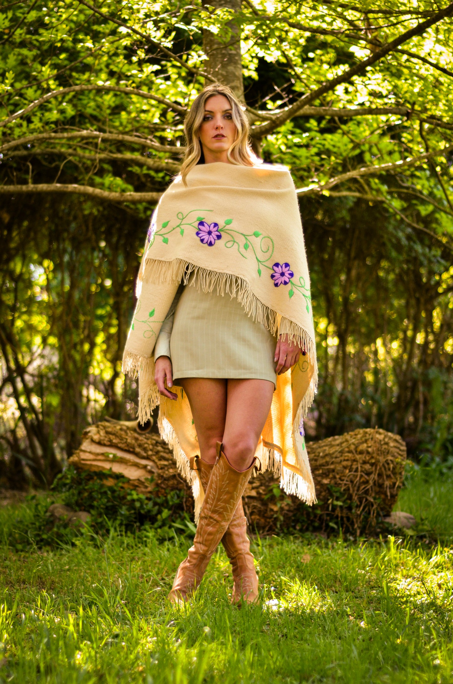 Embroidered Poncho "Concepción" Creole Loom