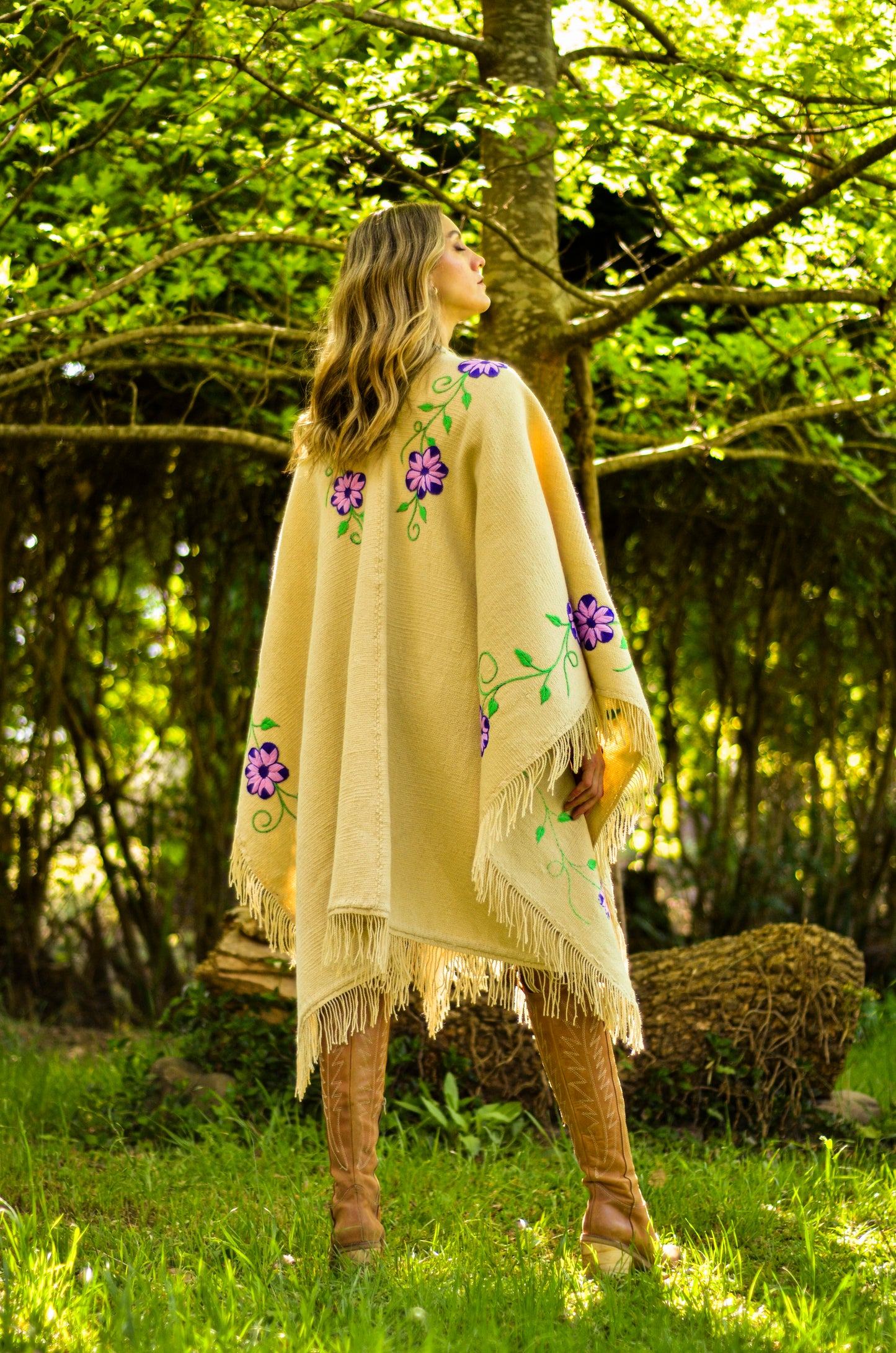 Embroidered Poncho "Concepción" Creole Loom