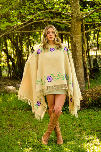 Embroidered Poncho "Concepción" Creole Loom