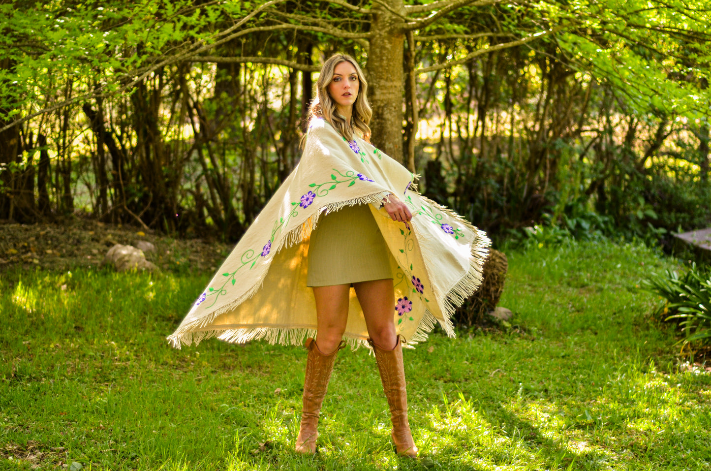 Embroidered Poncho "Concepción" Creole Loom